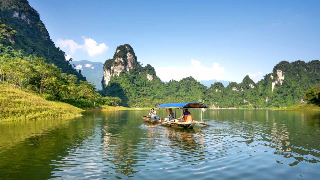 A three-part visual guide illustrating the phases of Mindful Travel: Intentional Preparation, Present-Moment Engagement, and Reflective Integration.